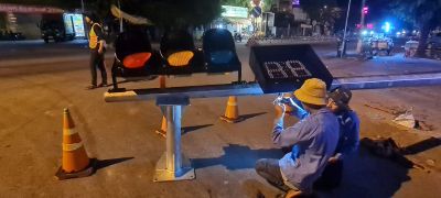 THI CÔNG LẮP ĐẶT ĐÈN GIAO THÔNG 1